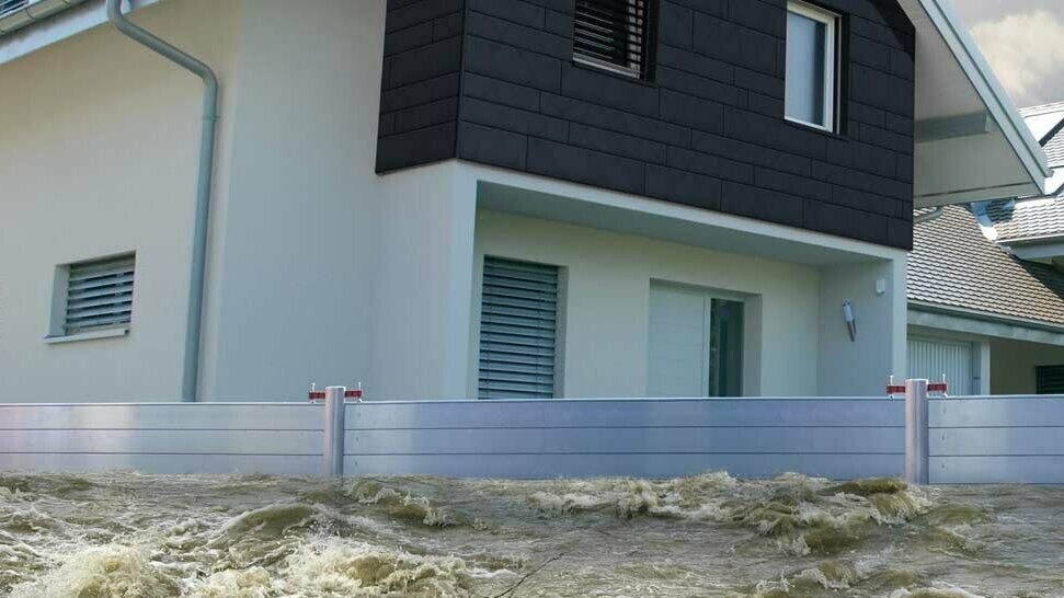 Mobilt översvämningsskydd skyddar ditt hem mot högvatten och oväder som t.ex. översvämningar