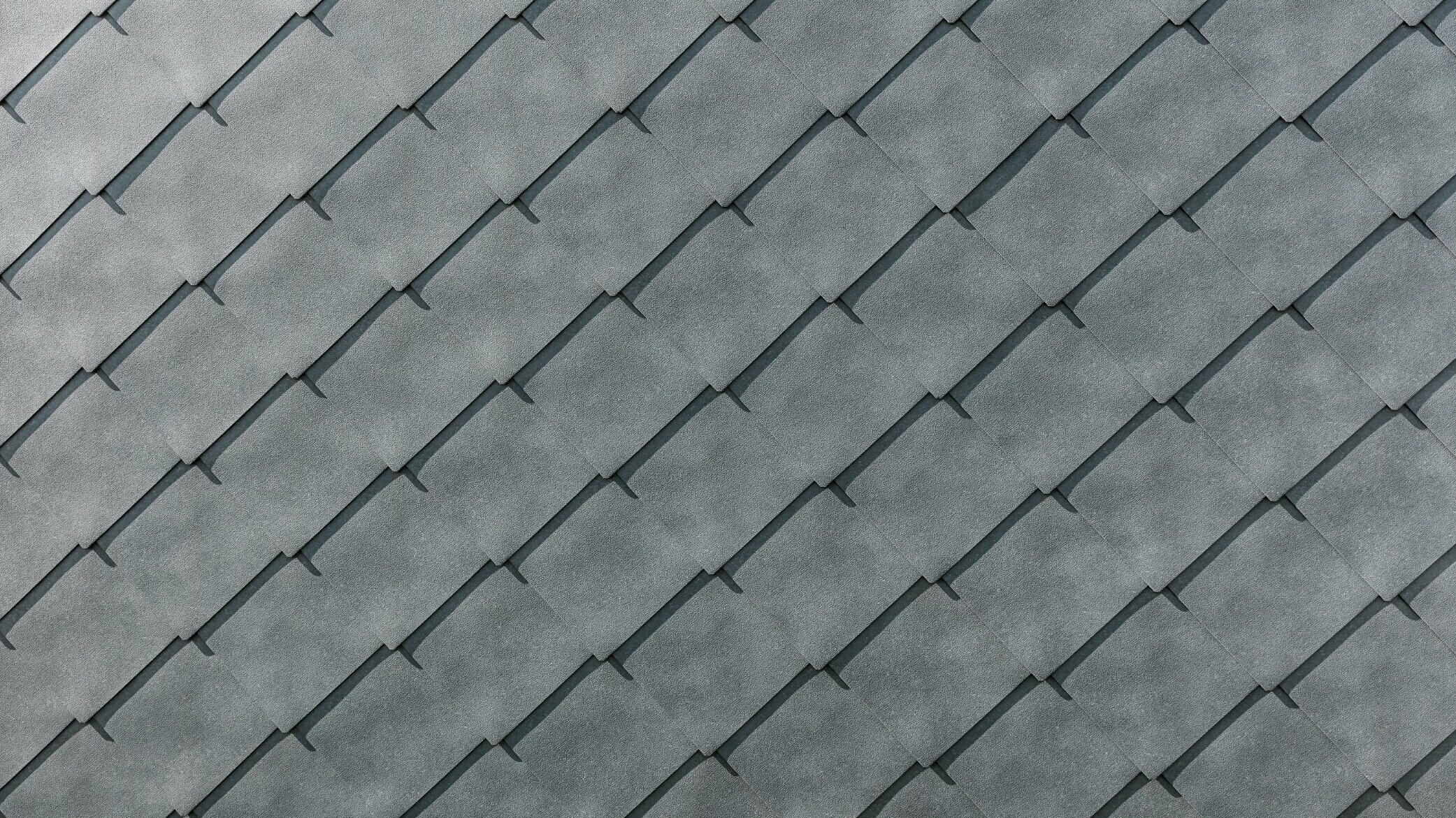 Detaljbild på PREFA aluminiumväggromber 44 × 44 i P.10 stengrå