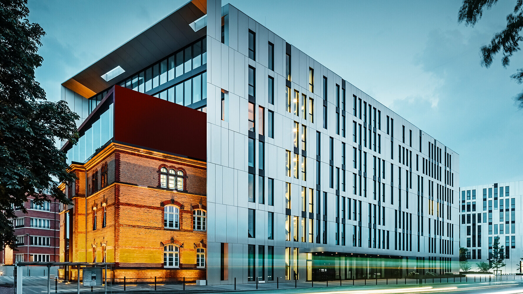Den nybyggda kontorsbyggnaden i centrala Düsseldorf kläddes med aluminiumkompositskivor från PREFA.