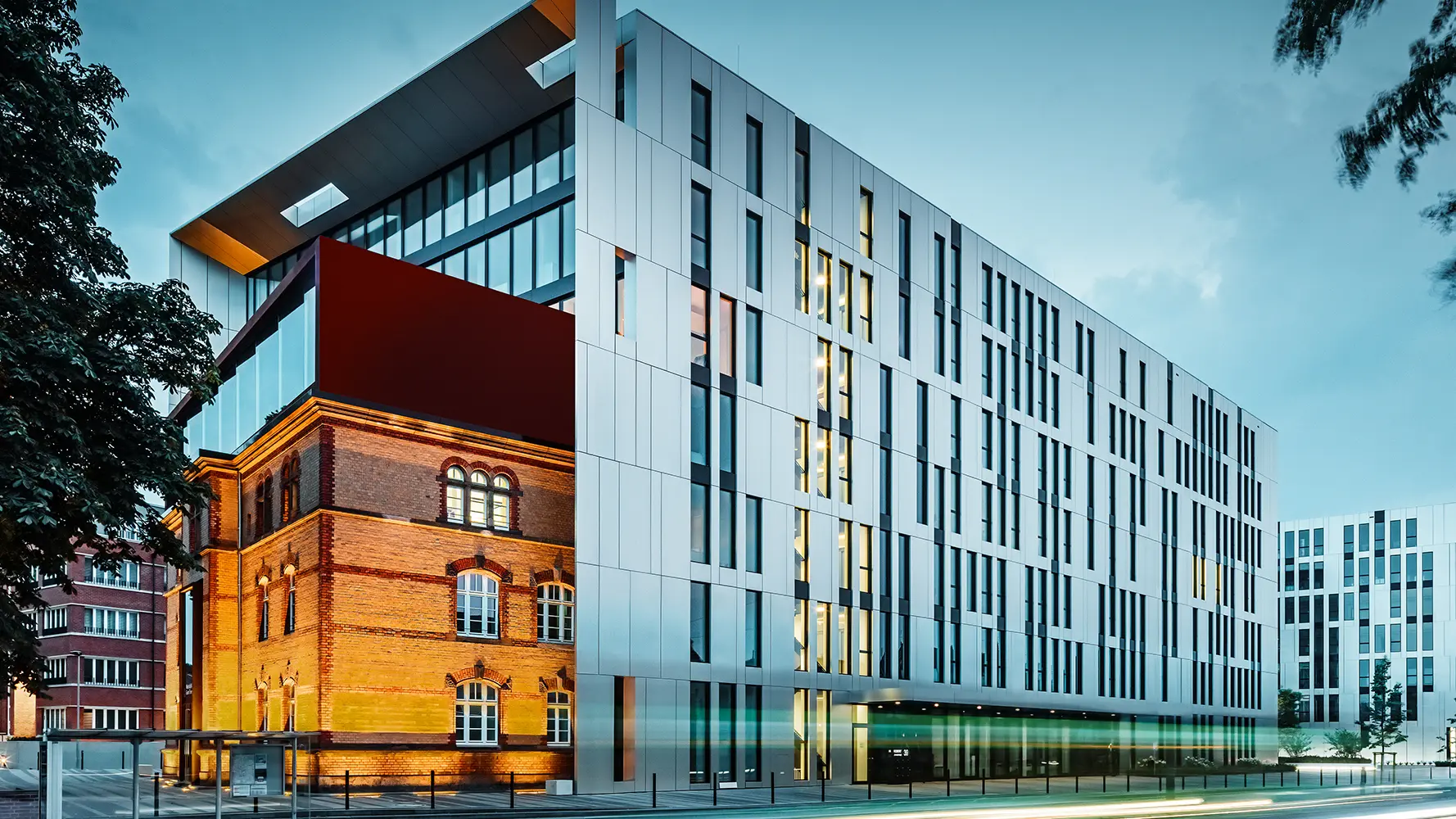 Den nybyggda kontorsbyggnaden i centrala Düsseldorf kläddes med aluminiumkompositskivor från PREFA.
