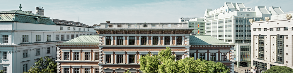 Außenaufnahme der evangelischen Mittelschule in Wien am Karlsplatz. Eingedeckt mit der PREFALZ in der Farbe Opalgrün.