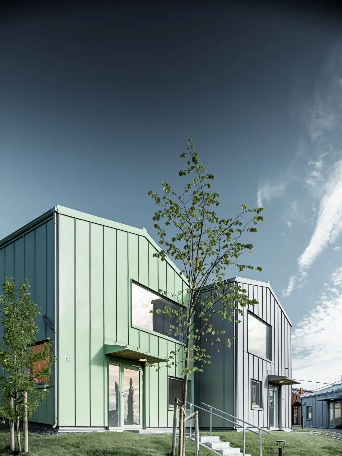 Bostadsområde med enfamiljshus klädda med PREFA Prefalz i olika färger i Trondheim.