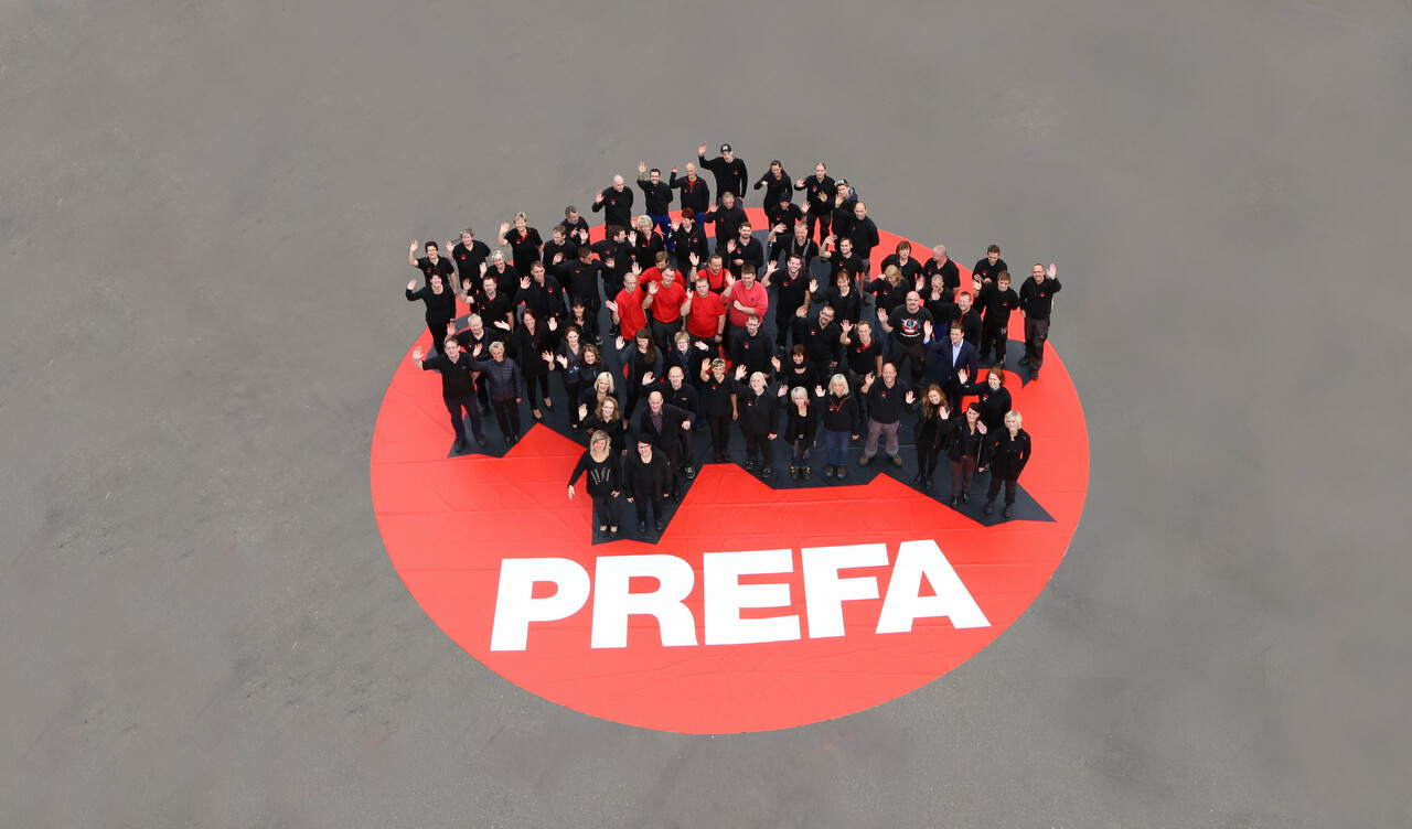 Bild av vinkande PREFA-kontaktpersoner.