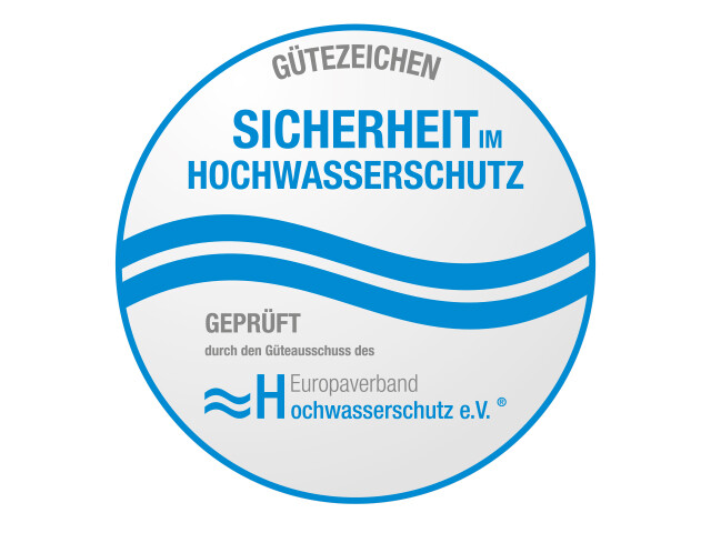 Kvalitetsstämpel "Sicherheit im Hochwasserschutz" för PREFA:s mobila översvämningsskydd i aluminium