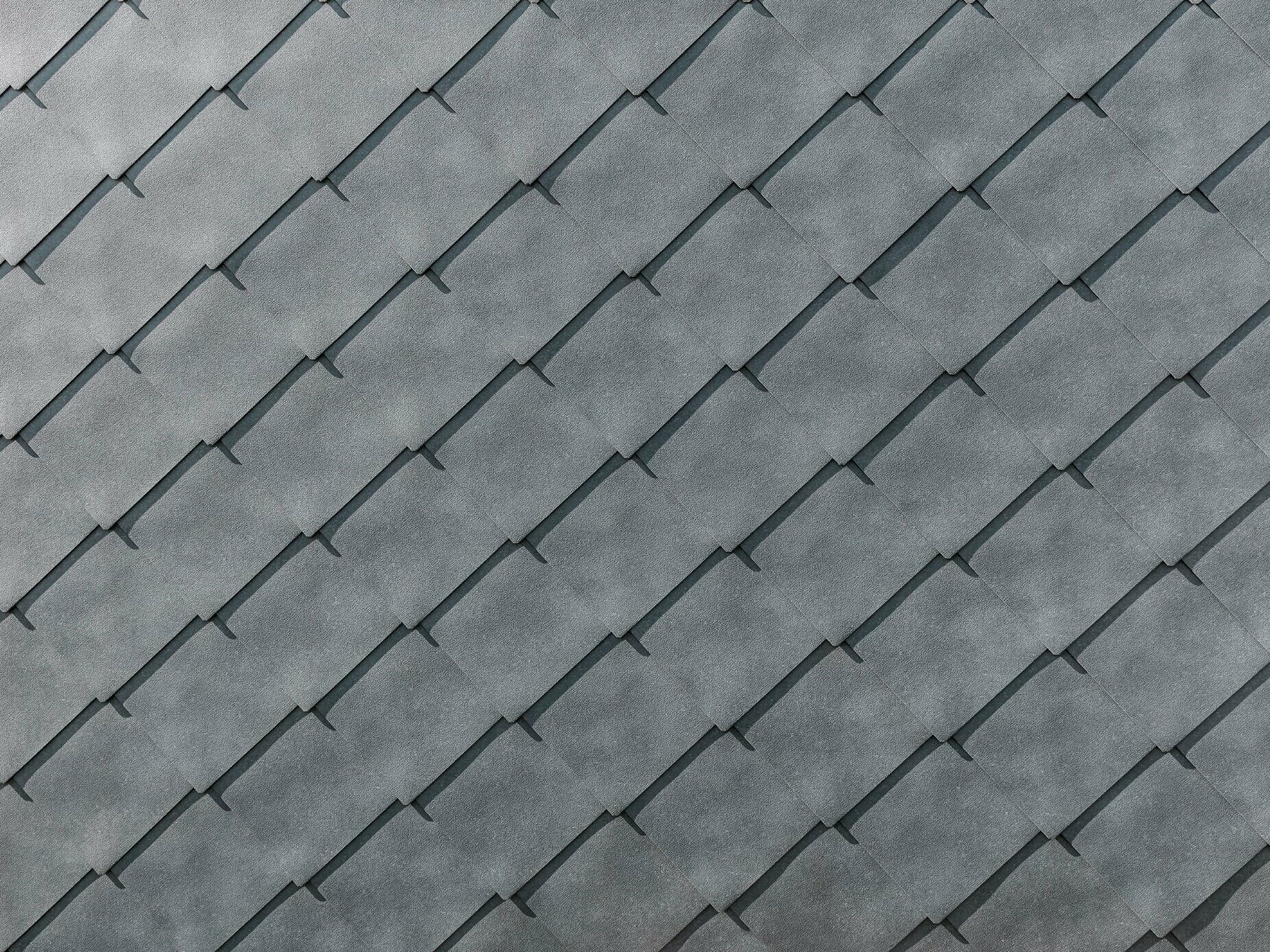 Detaljbild på PREFA aluminiumväggromber 44 × 44 i P.10 stengrå