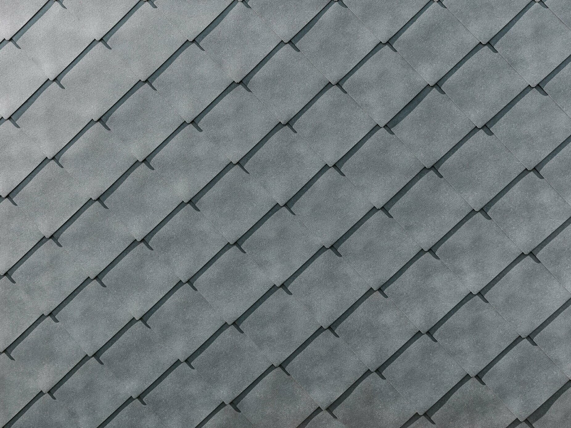 Detaljbild på PREFA aluminiumväggromber 44 × 44 i P.10 stengrå