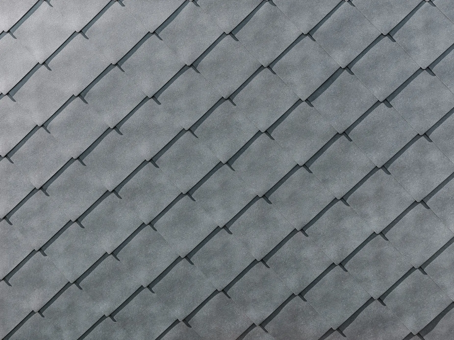 Detaljbild på PREFA aluminiumväggromber 44 × 44 i P.10 stengrå