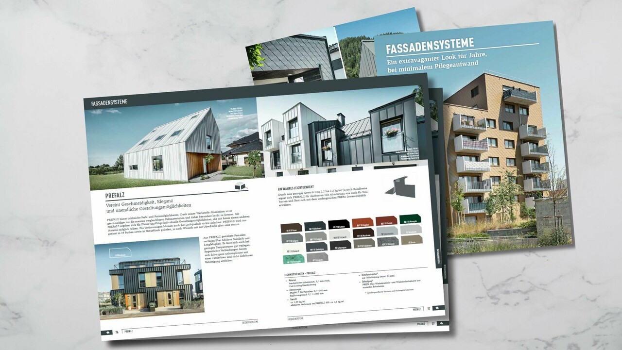 Fassadenprospekt bestellen: Übersichtlich gestalteter Prospekt zu Fassadensystemen mit Referenzobjekten, Produktdetails und Farbmustern für moderne Fassadensanierung und Neubau.