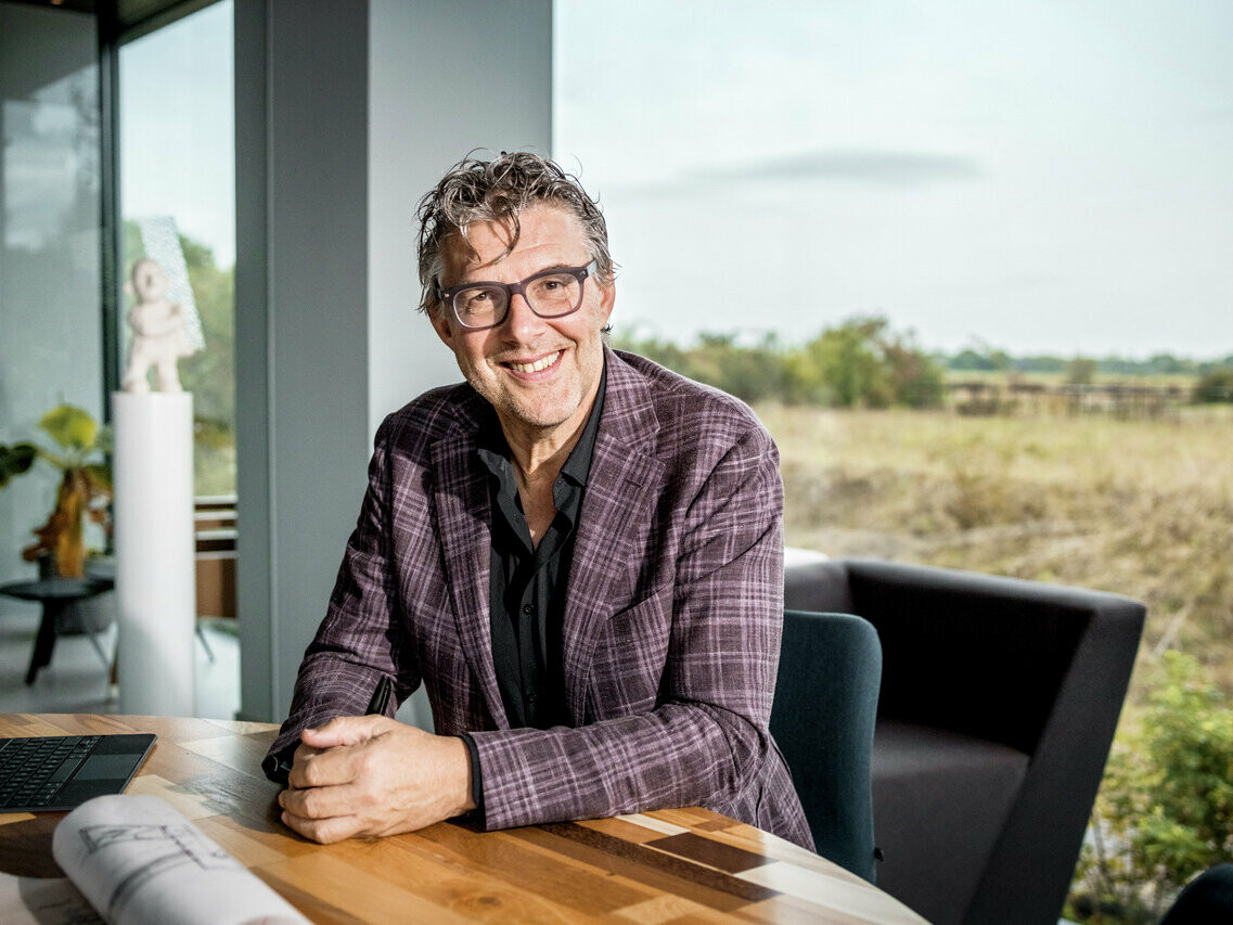 Portrait des Architekten Kees Marcelis, der das Haus mit PREFA Produkten ausstattete.