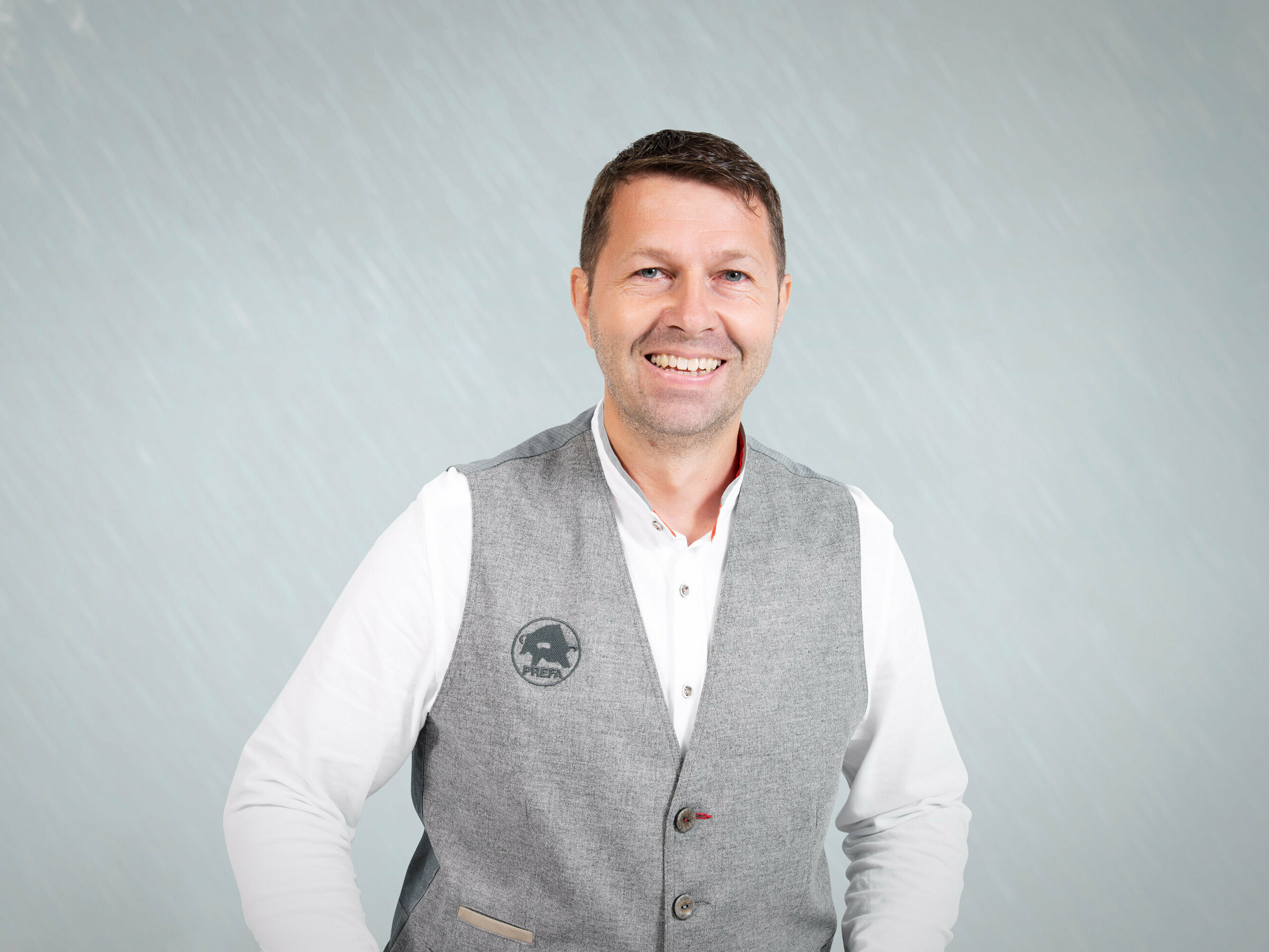 "Ernst Gregorites (ny chef för internationell användningsteknik) ler mot kameran."