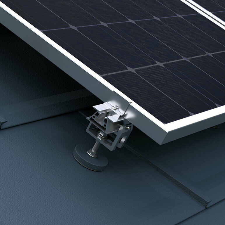 PREFA monteringssystem för solpaneler för fastsättning av fotovoltaikanläggningar på PREFA-tak.