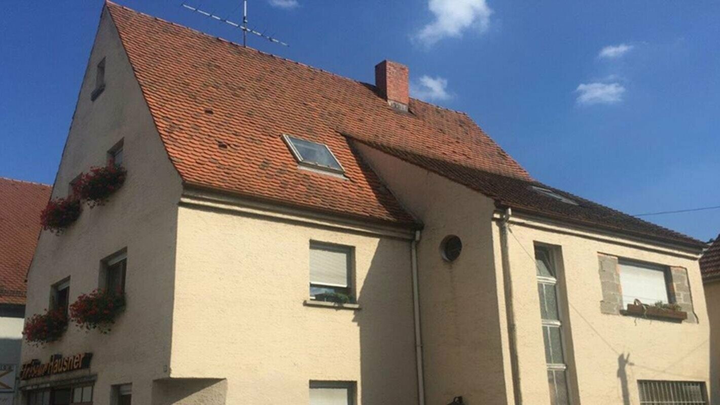 Hus före takrenovering med PREFA takplattor