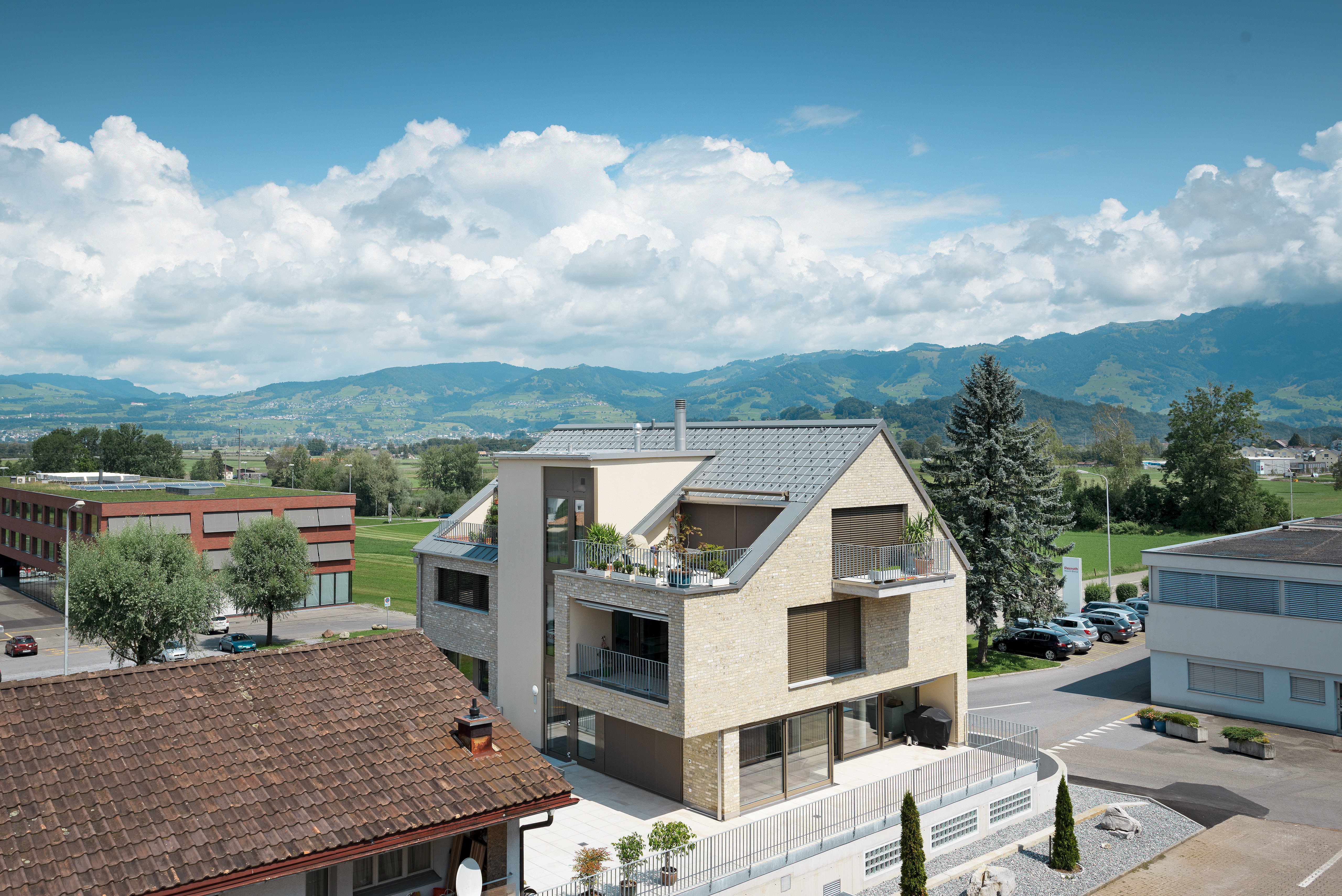 Referensobjekt PREFA Taksystem Takplatta 07 P.10 ljusgrå