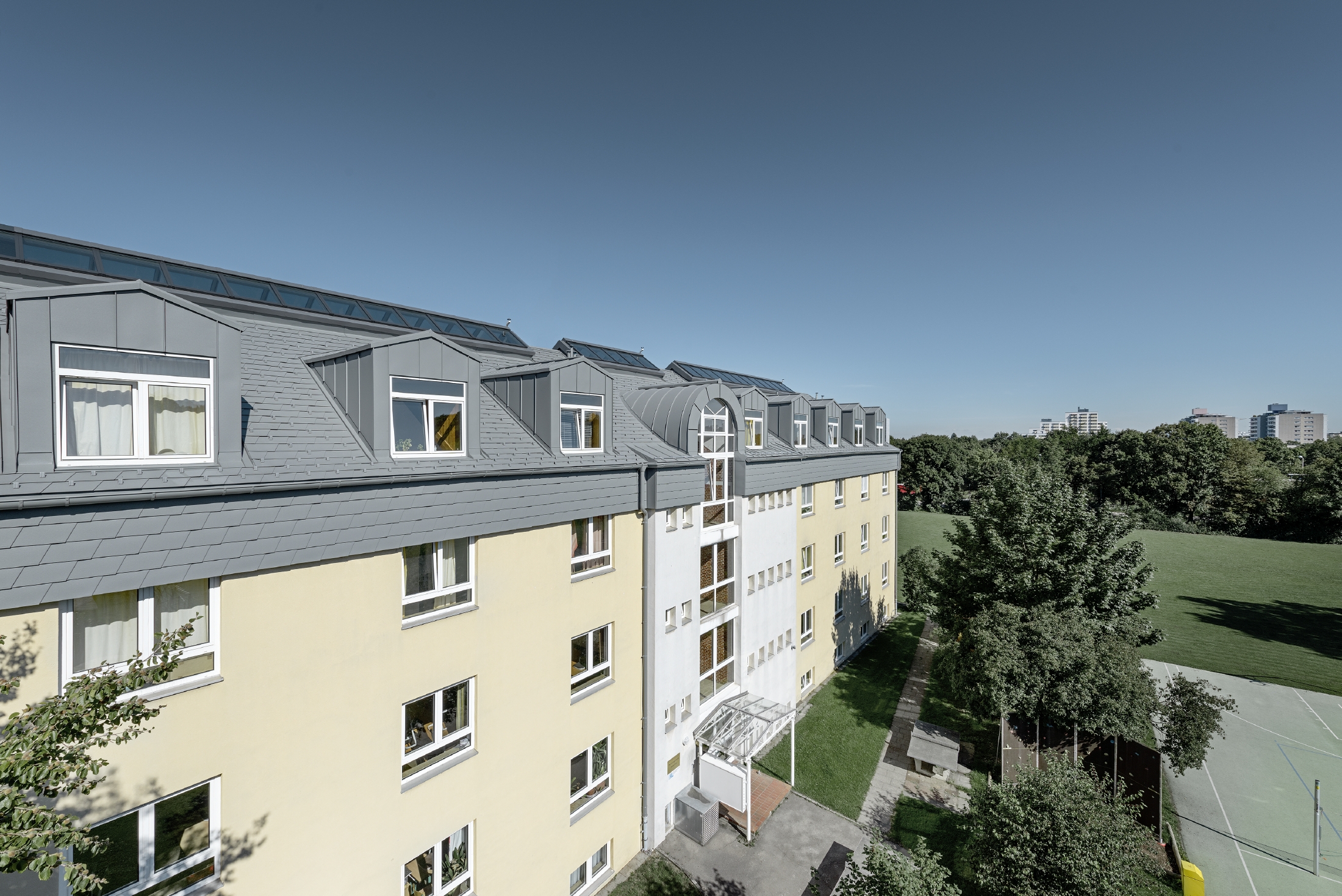 Referensobjekt PREFA Taksystem Takshingel 07 P.10 ljusgrå