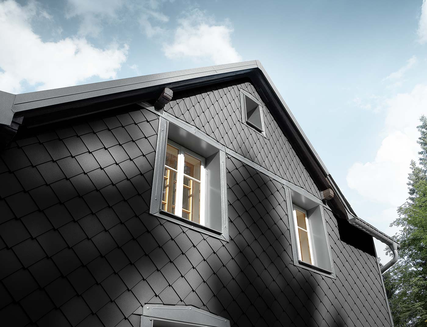 Referensobjekt PREFA Fasadsystem Väggromb 20 x 20 03 P.10 svart