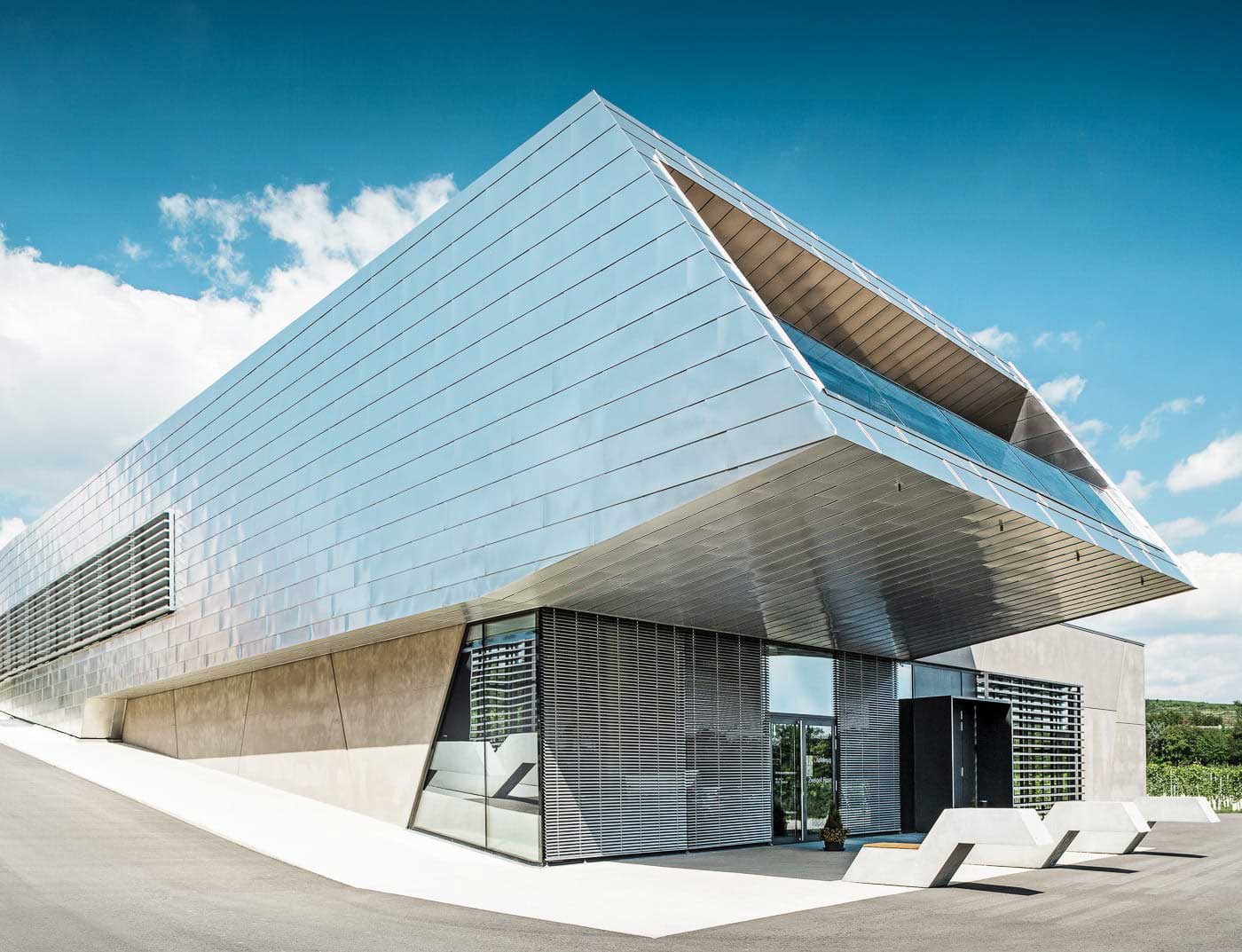 Referensobjekt PREFA Fasadsystem Fasadsystem Prefalz ® 13 valsblank