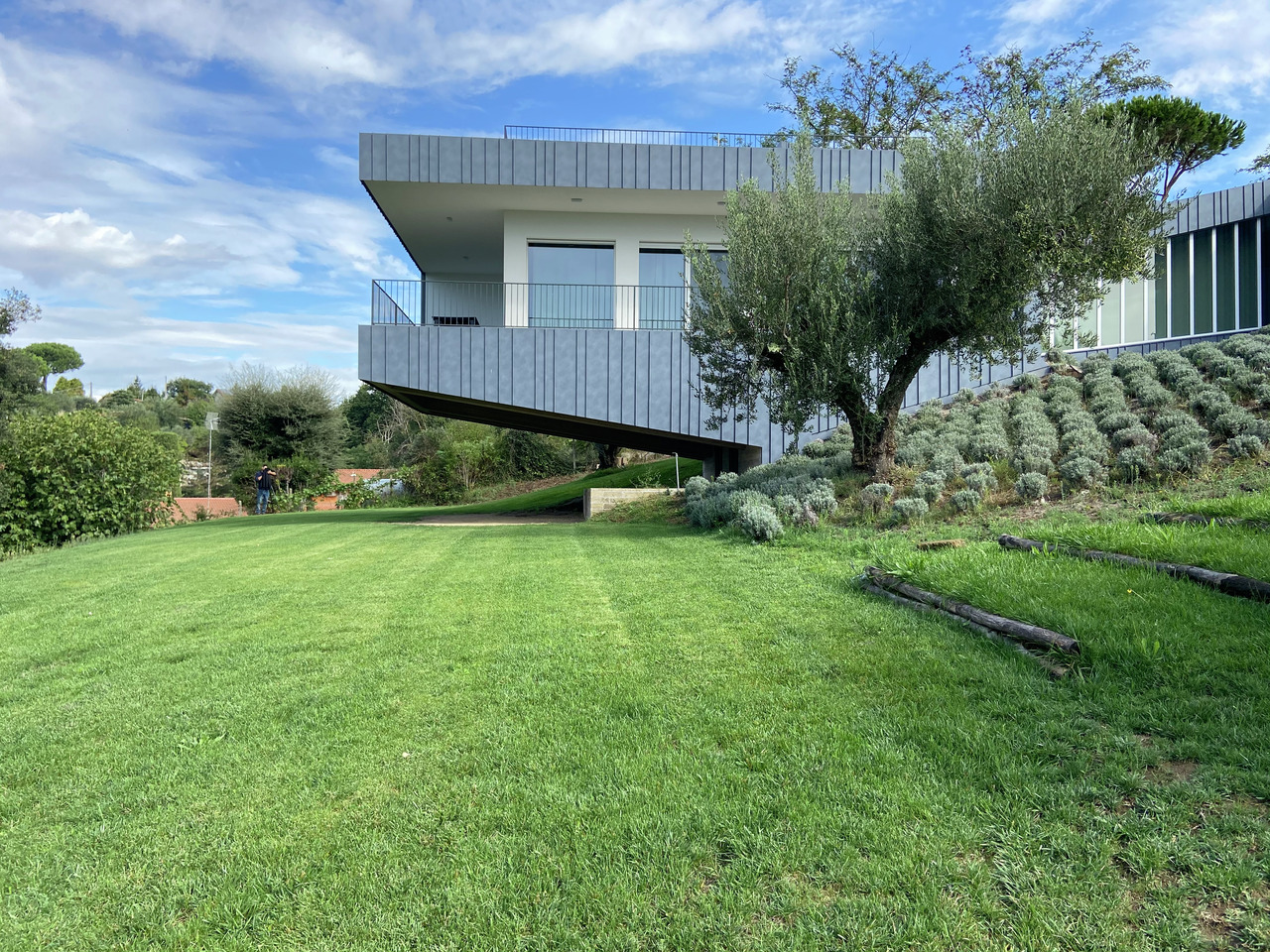 Referensobjekt PREFA Fasadsystem Fasadsystem Prefalz ® 43 P.10 stengrå